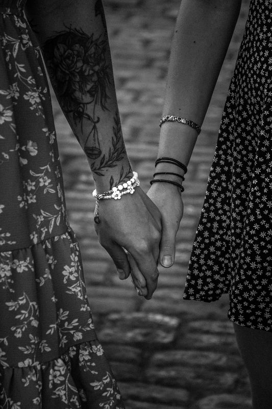 Two people holding hands while standing next to each other