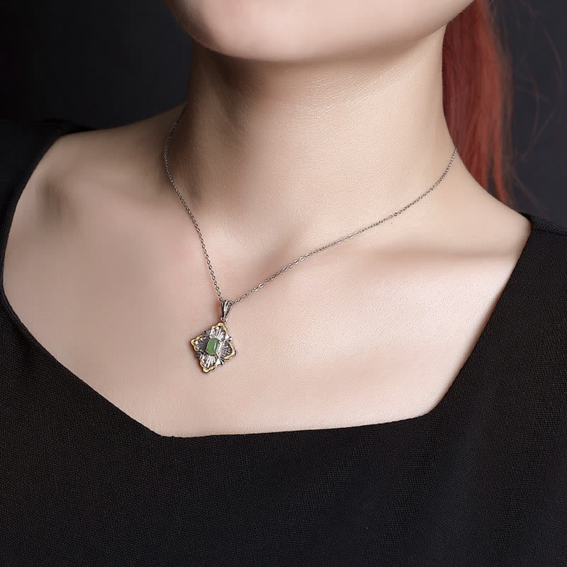 Collar con colgante de jade cian hetiano bañado en oro y piedras de Buda en plata de ley 925 con diseño de rombos para la buena suerte y la curación.