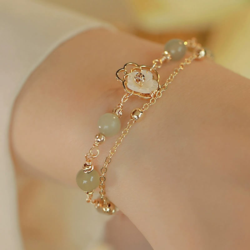 Pulsera de la suerte de doble capa con piedras de Buda, chapada en oro de 14 quilates, jade, mariposa, piedra tridacna y flor