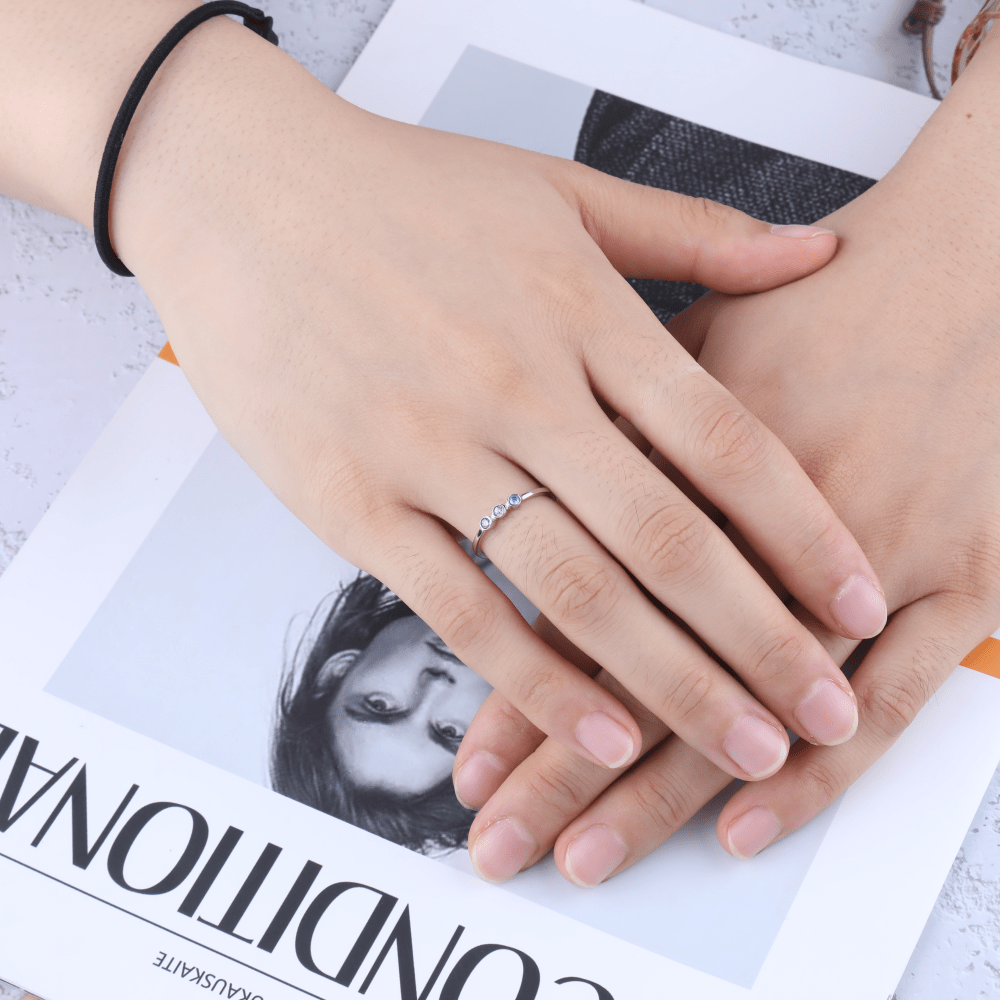 Zierlicher Ring mit 3 Geburtssteinen