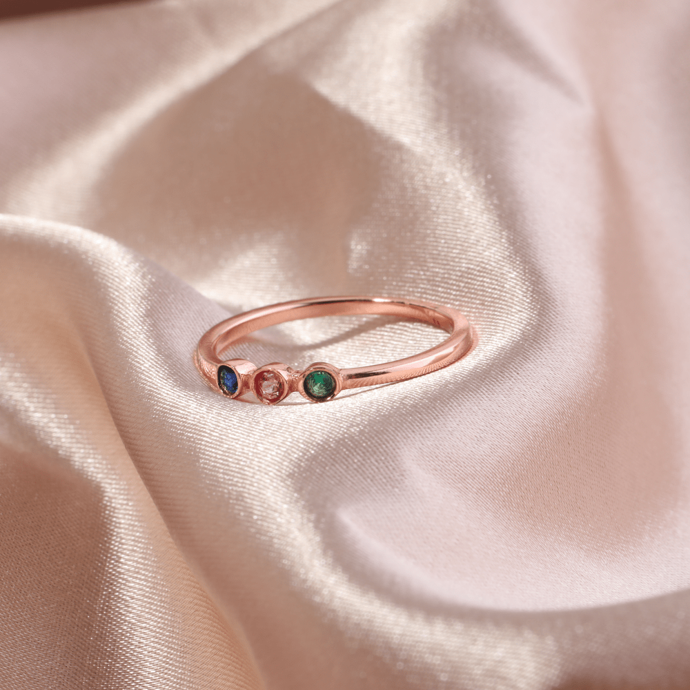 Zierlicher Ring mit 3 Geburtssteinen
