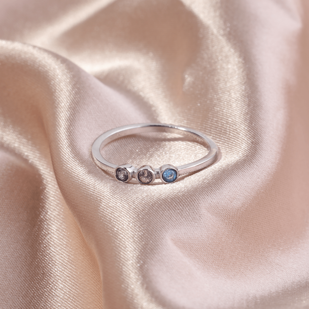 Zierlicher Ring mit 3 Geburtssteinen