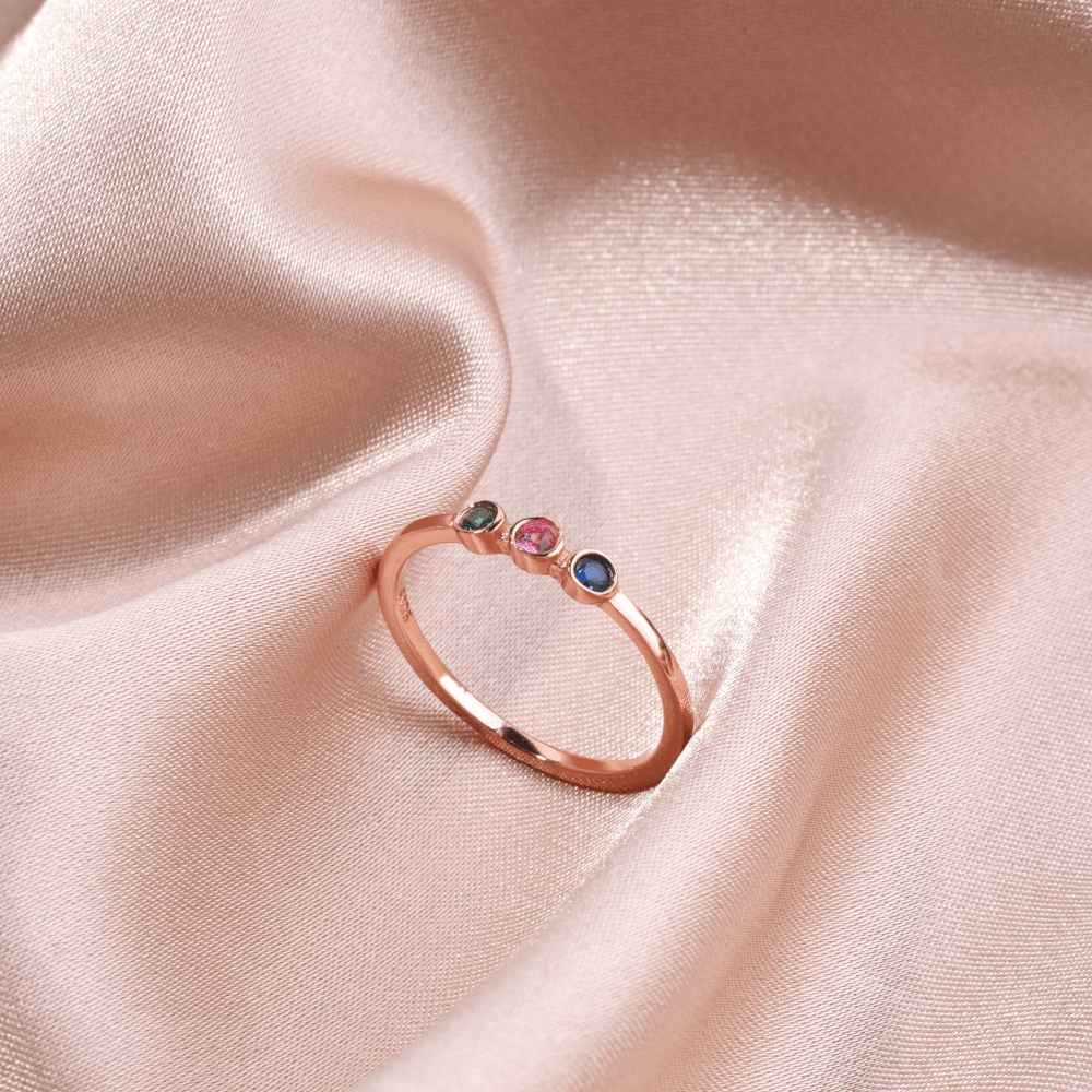 Zierlicher Ring mit 3 Geburtssteinen