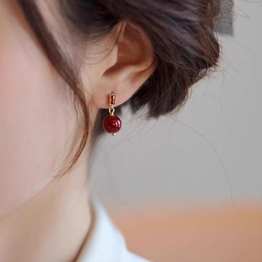 Pendientes Buddha Stones de plata de ley 925 con cuentas de cinabrio y circonitas, chapados en oro de 14 quilates.