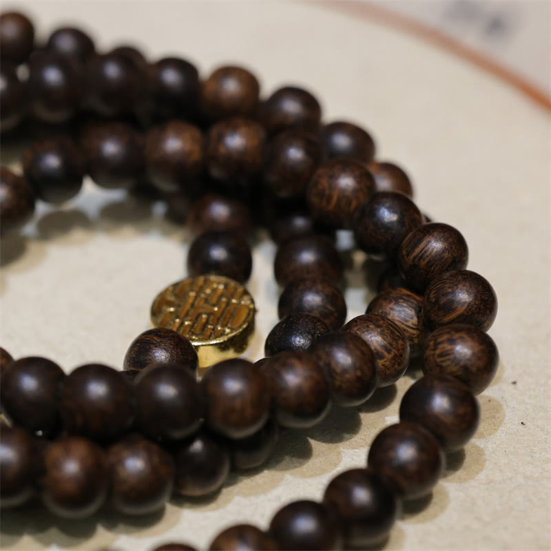 Pulsera de la paz con 108 cuentas de mala de Buda, madera de agar de Brunei, ámbar, ágata roja y jade con hebilla de la paz.