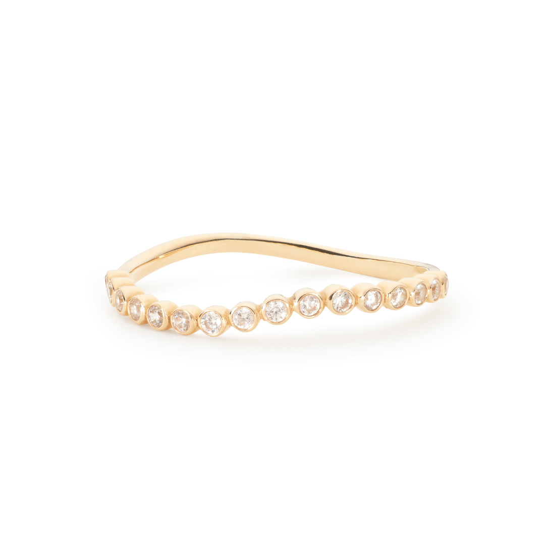 Anillo de oro con diamantes estilo ola