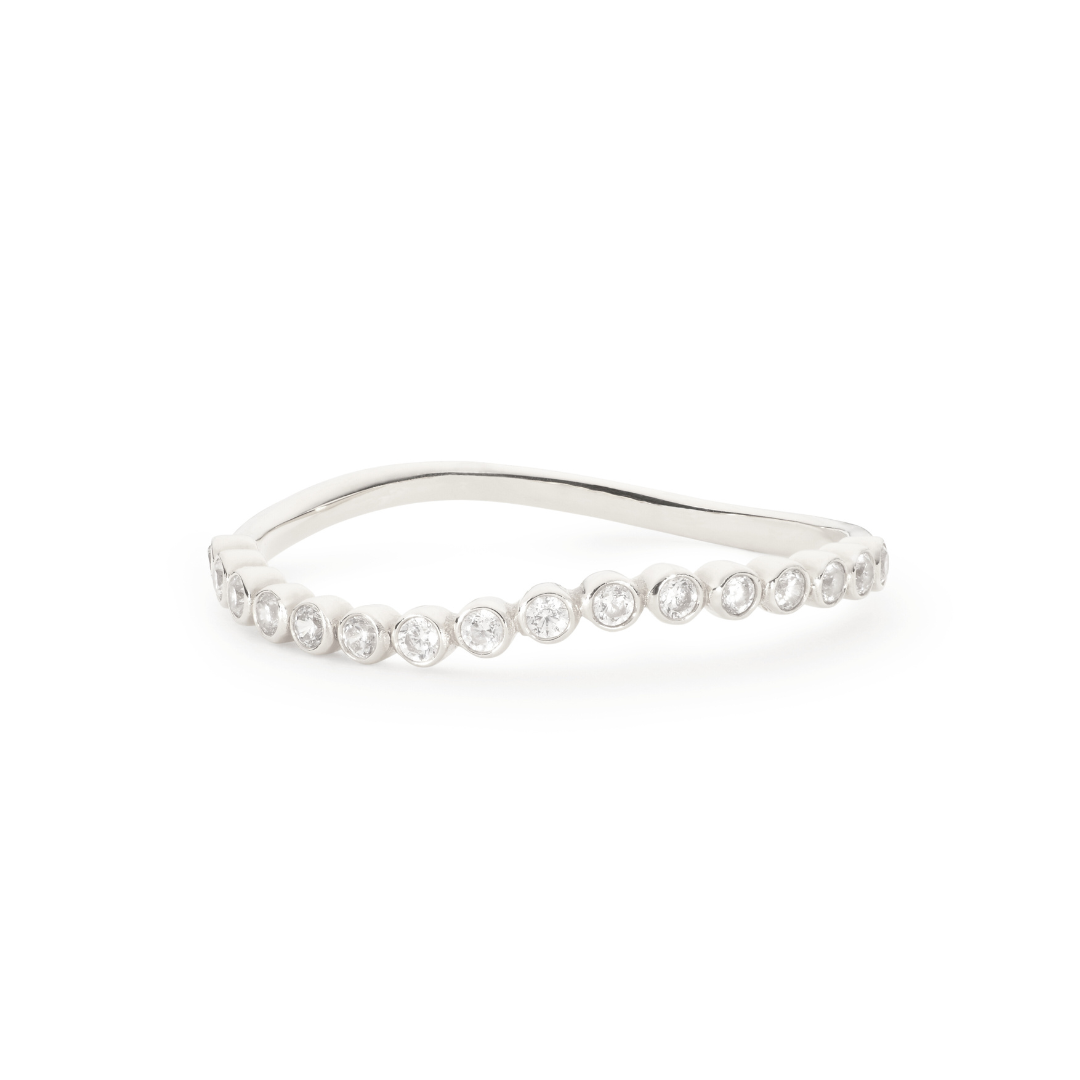 Anillo de diamantes estilo ola de plata