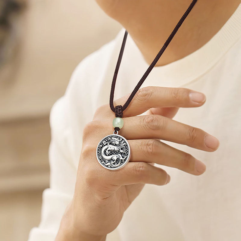 Collar con colgante de jade hetiano con el símbolo del Año del Dragón Fu en plata de ley 999 con piedras de Buda