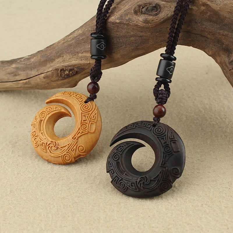 Collar con colgante de paz con diseño de sándalo, ébano y piedras de Buda que mejoran la suerte.