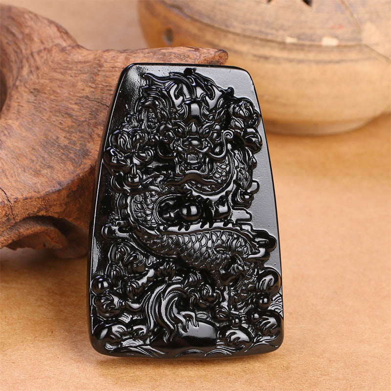 Collar con colgante de obsidiana negra tallada con dragón y protección de la suerte