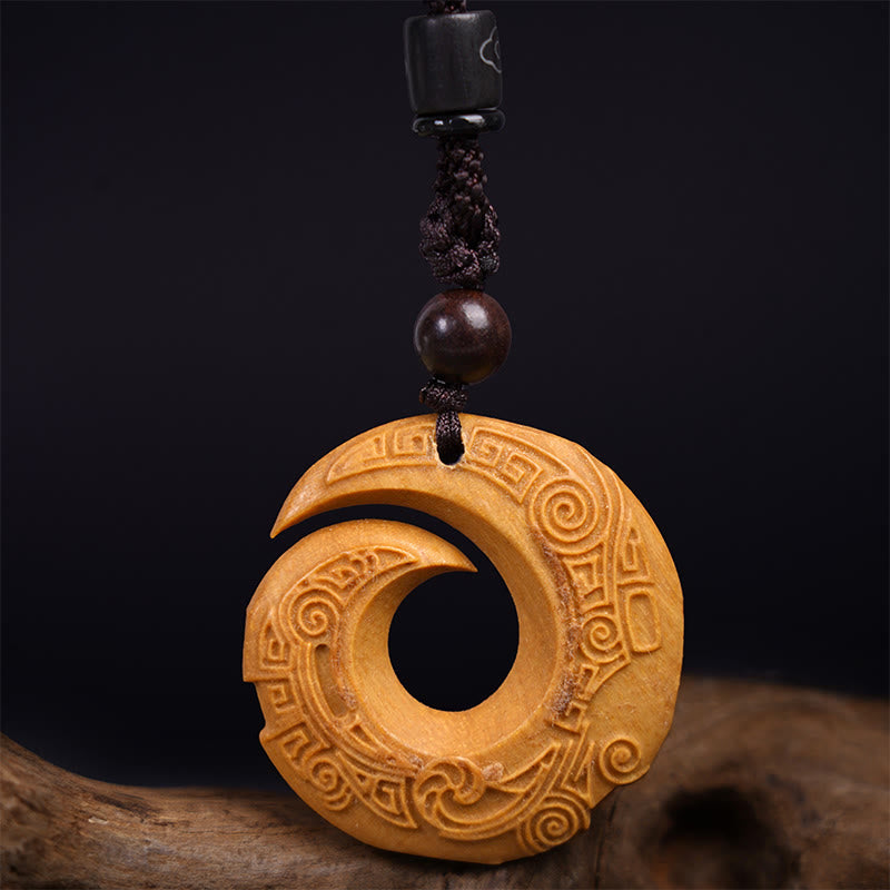 Collar con colgante de paz con diseño de sándalo, ébano y piedras de Buda que mejoran la suerte.