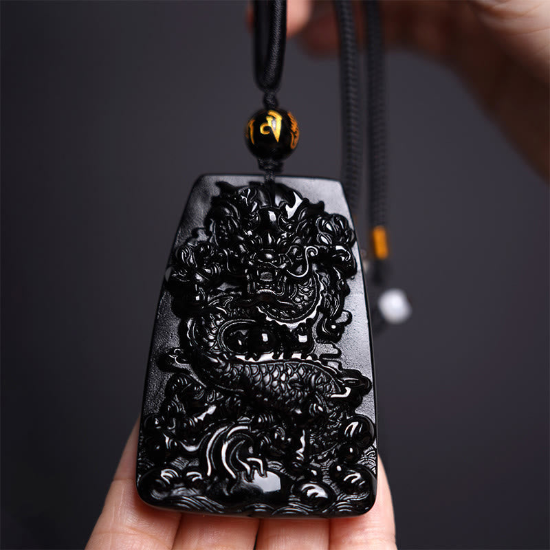 Collar con colgante de obsidiana negra tallada con dragón y protección de la suerte
