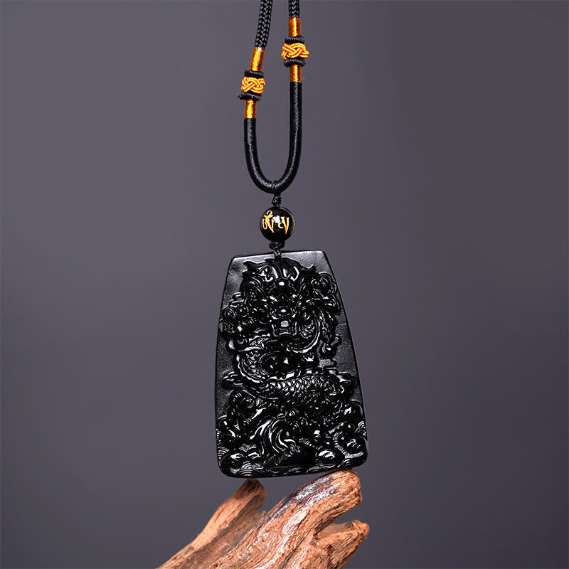 Collar con colgante de obsidiana negra tallada con dragón y protección de la suerte