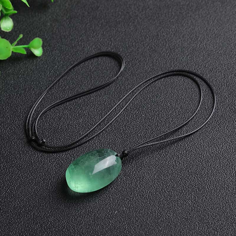 Colgante de fluorita verde con piedras de Buda