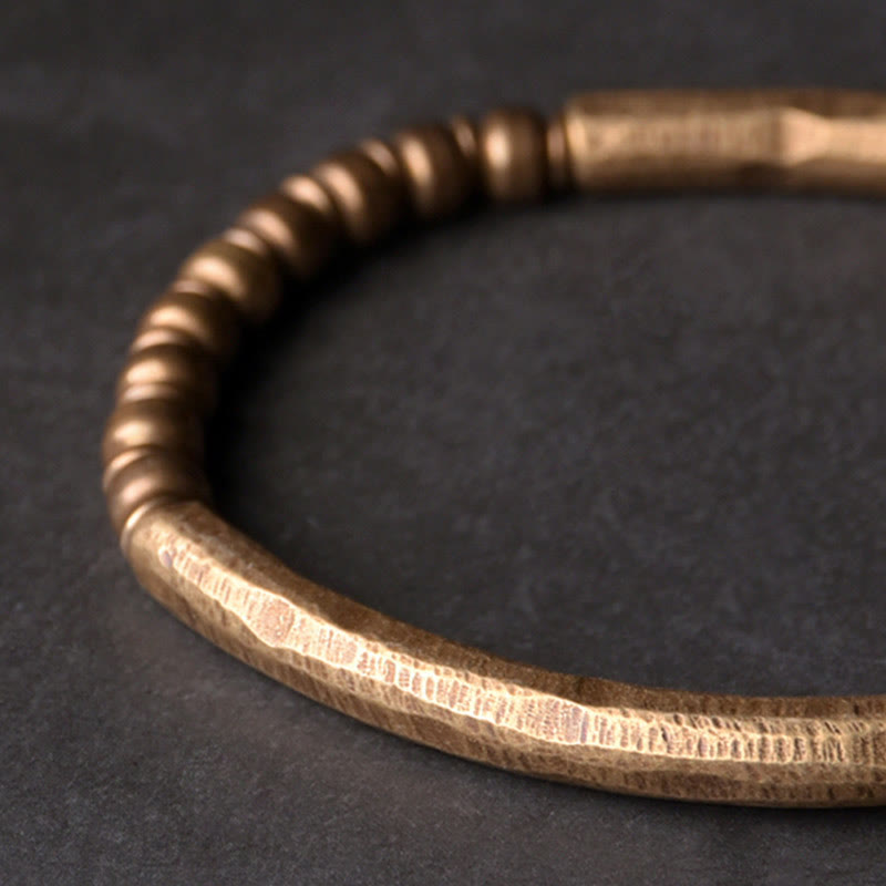 Pulsera sencilla de cobre y latón con piedras de Buda para equilibrar la riqueza