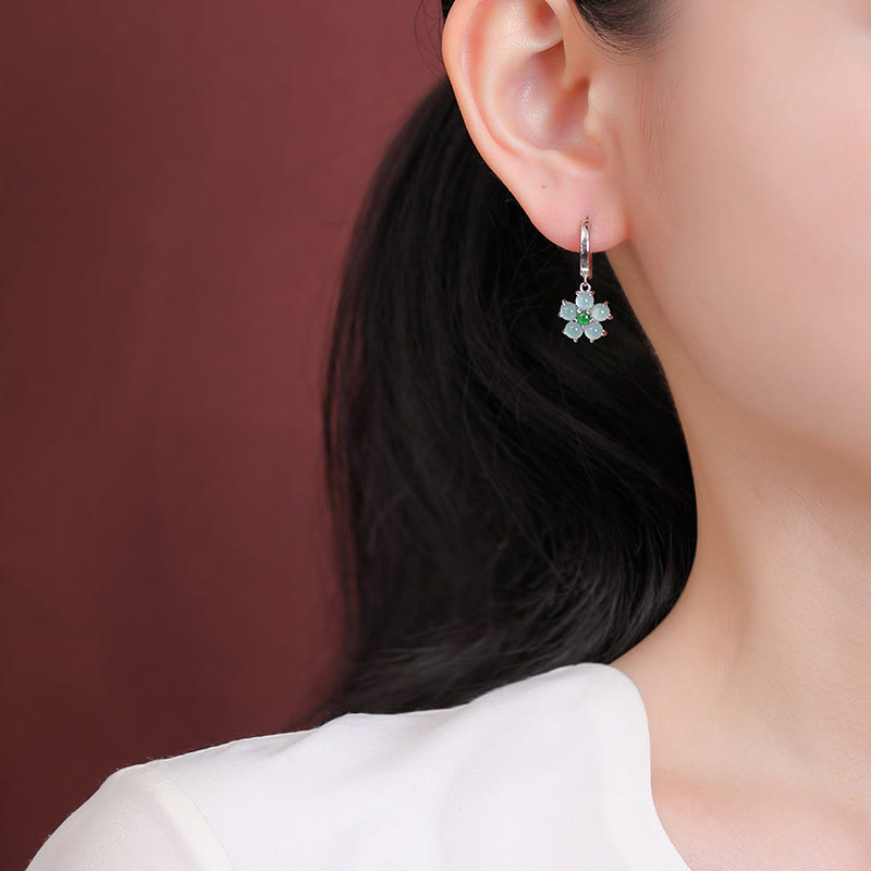 Pendientes de plata de ley 925 con diseño de flor de jade verde bañada en oro y piedras de Buda para la suerte y la prosperidad.