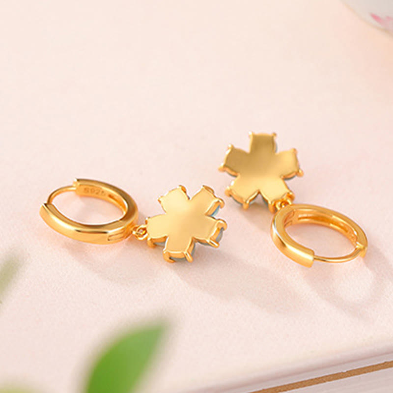 Pendientes de plata de ley 925 con diseño de flor de jade verde bañada en oro y piedras de Buda para la suerte y la prosperidad.