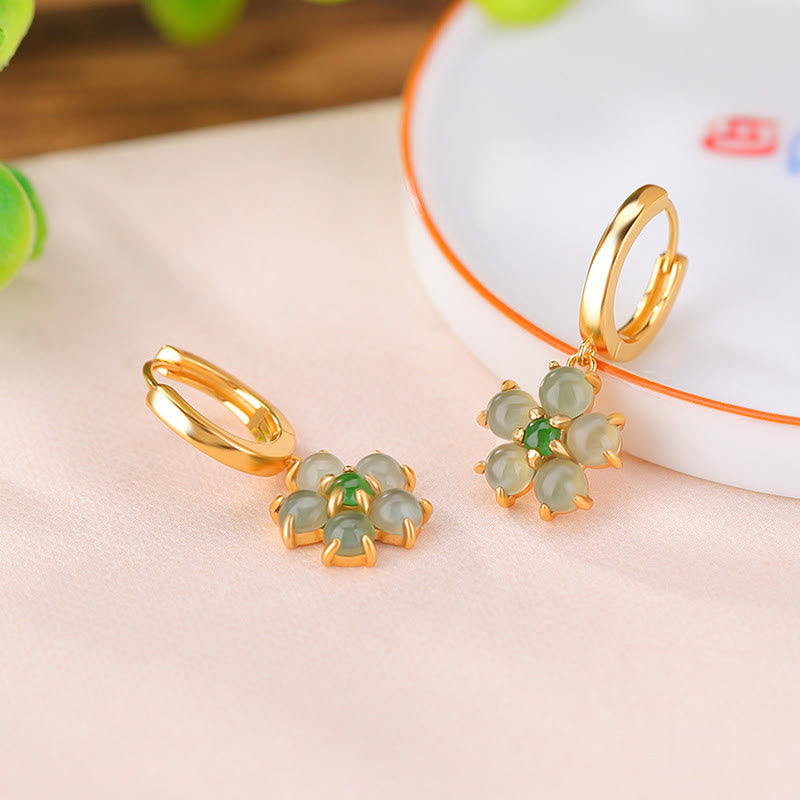 Pendientes de plata de ley 925 con diseño de flor de jade verde bañada en oro y piedras de Buda para la suerte y la prosperidad.