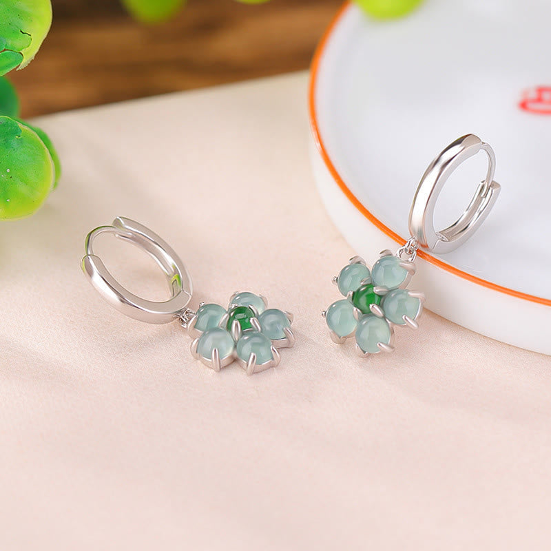 Pendientes de plata de ley 925 con diseño de flor de jade verde bañada en oro y piedras de Buda para la suerte y la prosperidad.