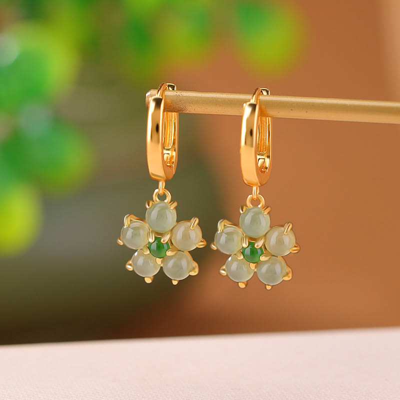 Pendientes de plata de ley 925 con diseño de flor de jade verde bañada en oro y piedras de Buda para la suerte y la prosperidad.