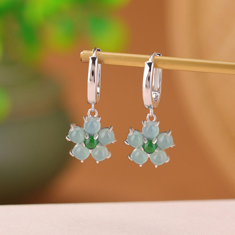 Pendientes de plata de ley 925 con diseño de flor de jade verde bañada en oro y piedras de Buda para la suerte y la prosperidad.