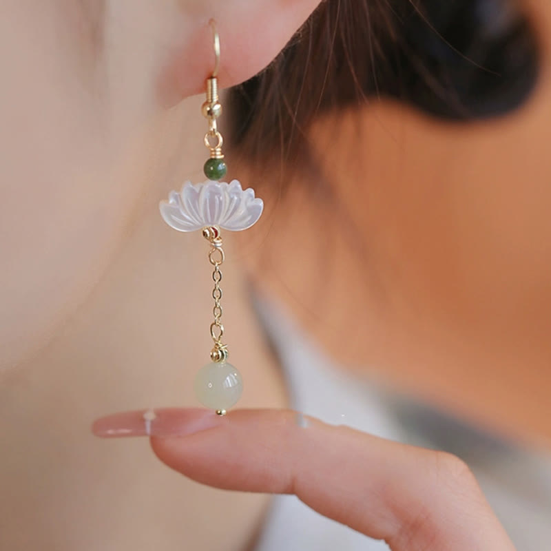 Pendientes de prosperidad de loto de jade hetiano con piedras de Buda