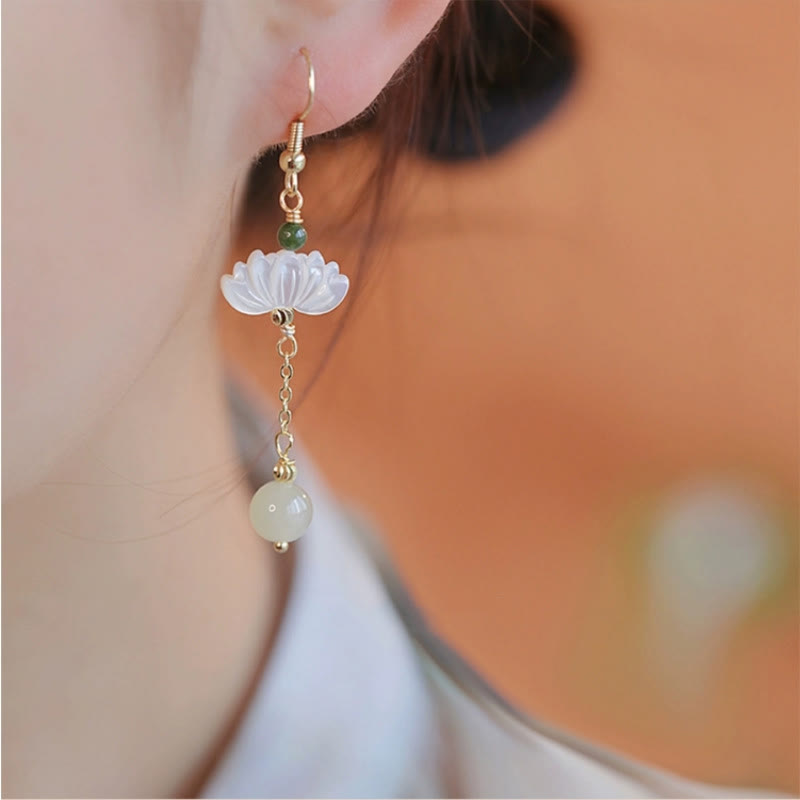 Pendientes de prosperidad de loto de jade hetiano con piedras de Buda