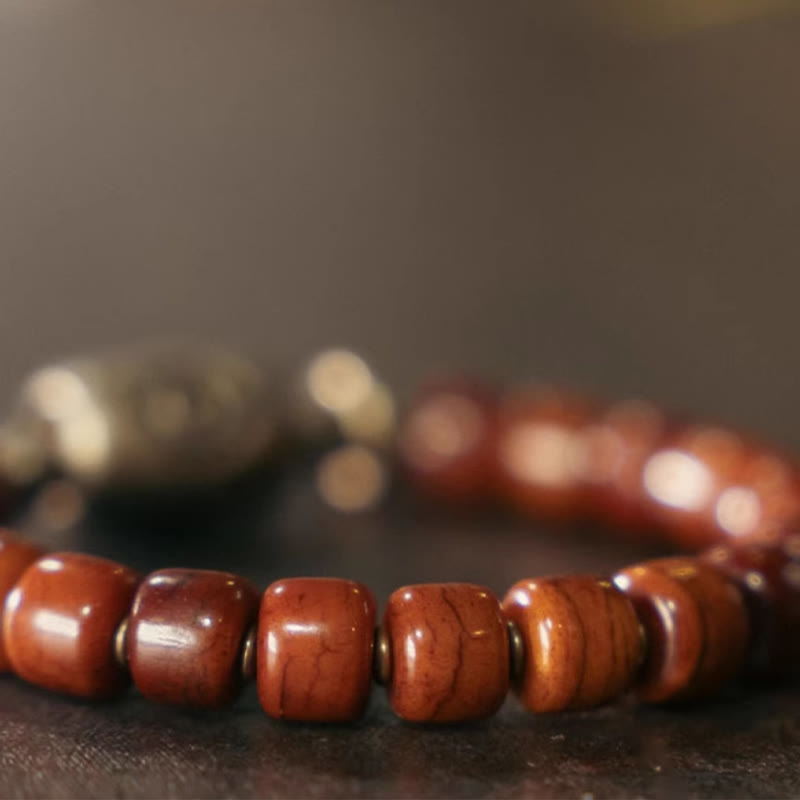 Pulsera de fuerza con colgante de cono de cobre y hueso de yak de Buda