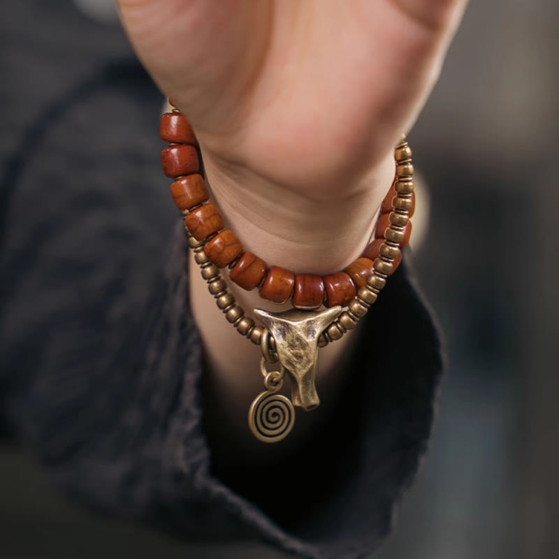 Pulsera de fuerza de doble vuelta con colgante de cono de cabeza de yak de cobre y hueso de yak con piedras de Buda