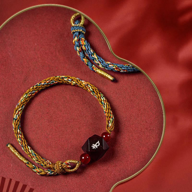 Pulsera de protección de hilo rojo de sándalo rojo con hojas pequeñas de Buda natal del zodíaco chino y piedras de Buda