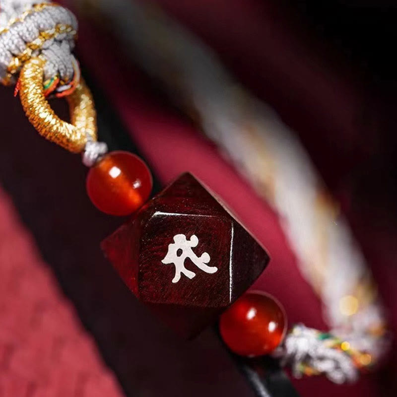 Pulsera de protección de hilo rojo de sándalo rojo con hojas pequeñas de Buda natal del zodíaco chino y piedras de Buda
