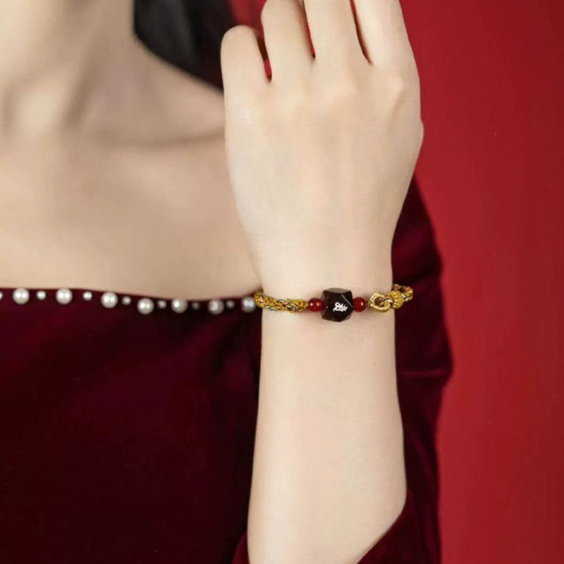 Pulsera de protección de hilo rojo de sándalo rojo con hojas pequeñas de Buda natal del zodíaco chino y piedras de Buda