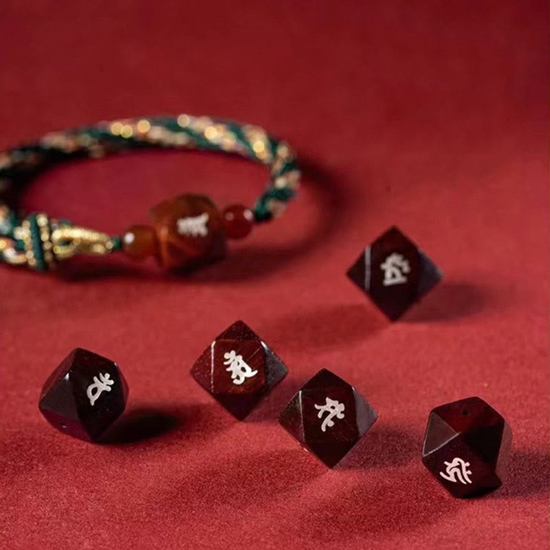 Pulsera de protección de hilo rojo de sándalo rojo con hojas pequeñas de Buda natal del zodíaco chino y piedras de Buda