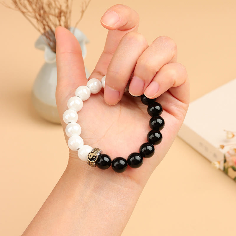 Pulsera Yin Yang con cuentas de porcelana blanca y obsidiana negra y piedras de Buda