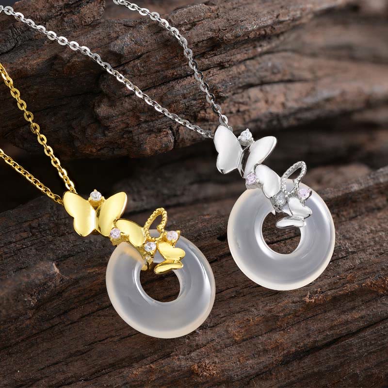 Collar con colgante de plata de ley 925 con piedras de Buda, mariposa, calcedonia, hebilla de la paz, bendición y suerte.