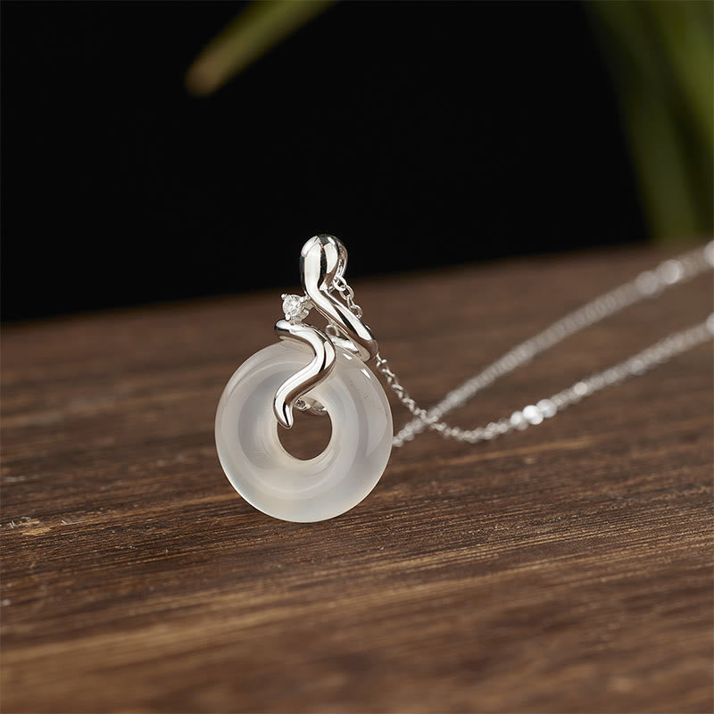 Collar con colgante de plata de ley 925 con piedras de Buda, calcedonia y hebilla de paz, con el año de la serpiente
