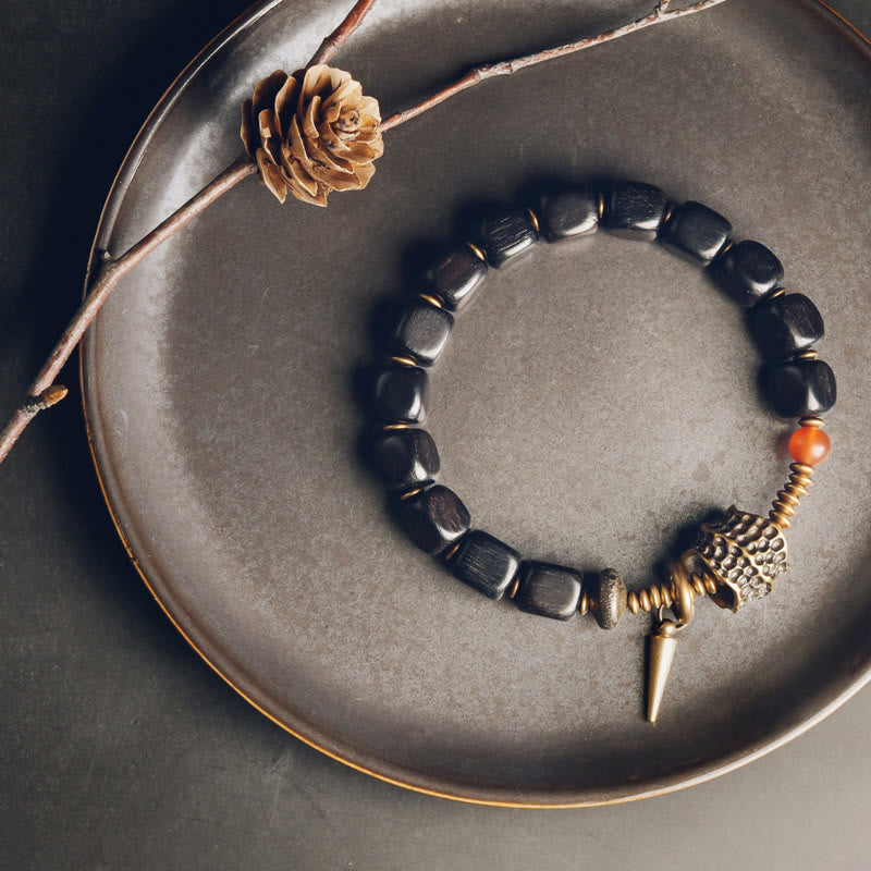 Pulsera de la paz con piedras de Buda, madera de ébano, cobre, latón y ágata roja
