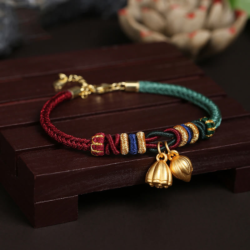 Pulsera de hilo rojo y verde con diseño de vaina de loto y piedras de Buda en plata de ley 999
