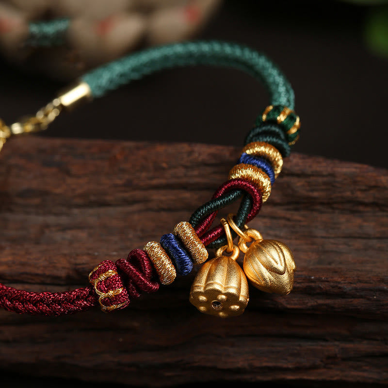 Pulsera de hilo rojo y verde con diseño de vaina de loto y piedras de Buda en plata de ley 999