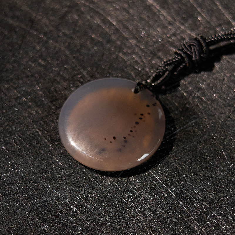 Collar con colgante de obsidiana negra con cristales naturales y varios diseños de loto y esvástica de Buda.