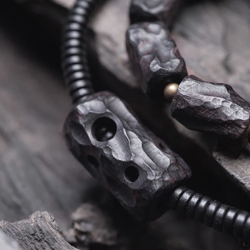 Pulsera de doble vuelta con piedras de Buda, madera de ébano, cobre, latón y ágata roja.
