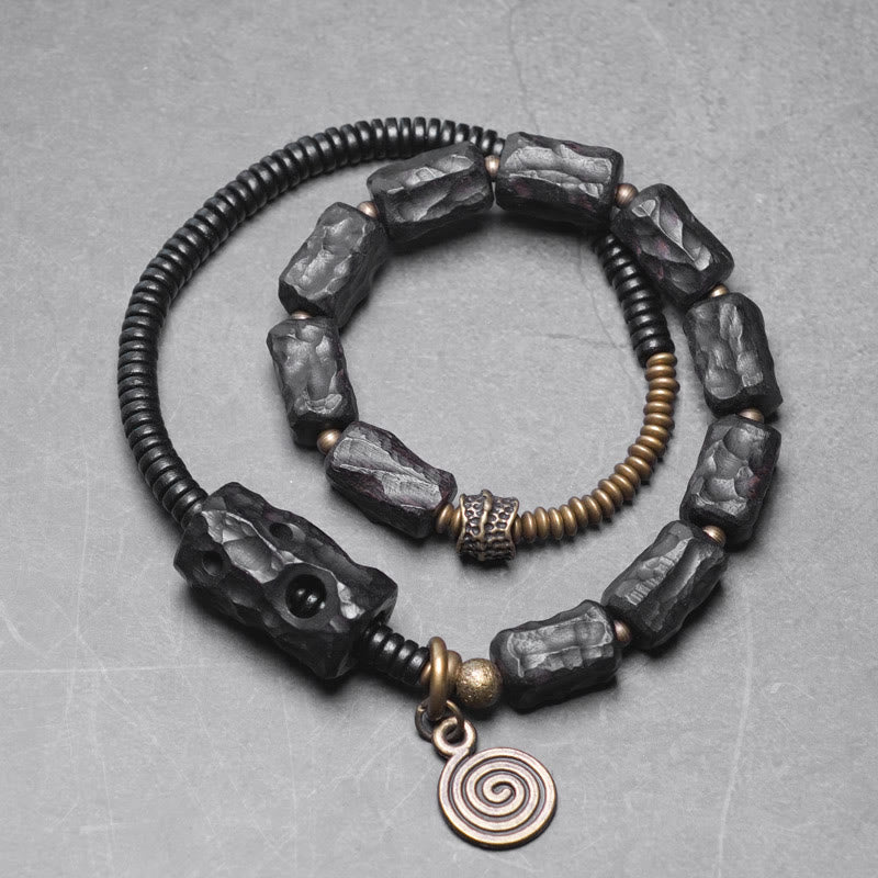 Pulsera de doble vuelta con piedras de Buda, madera de ébano, cobre, latón y ágata roja.