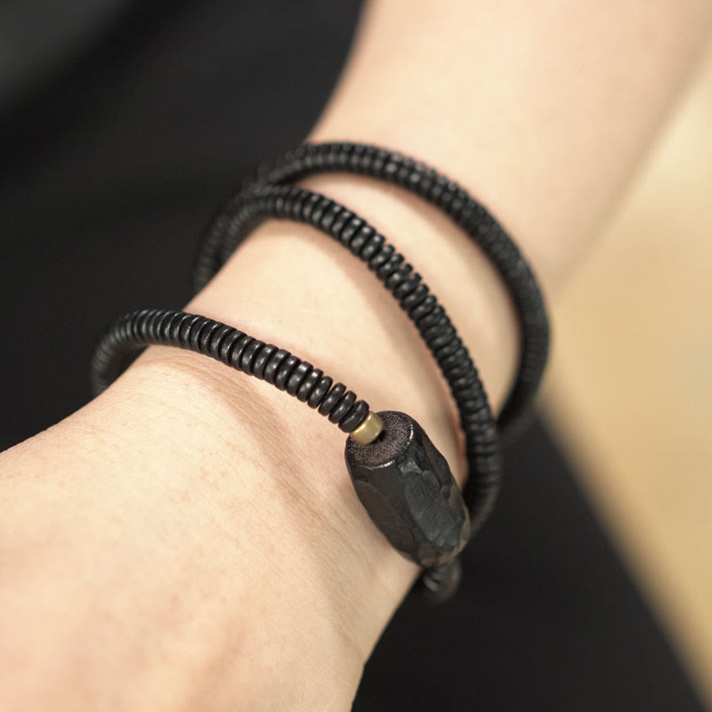 Pulsera de triple vuelta con piedras de Buda, madera de ébano, cobre y latón