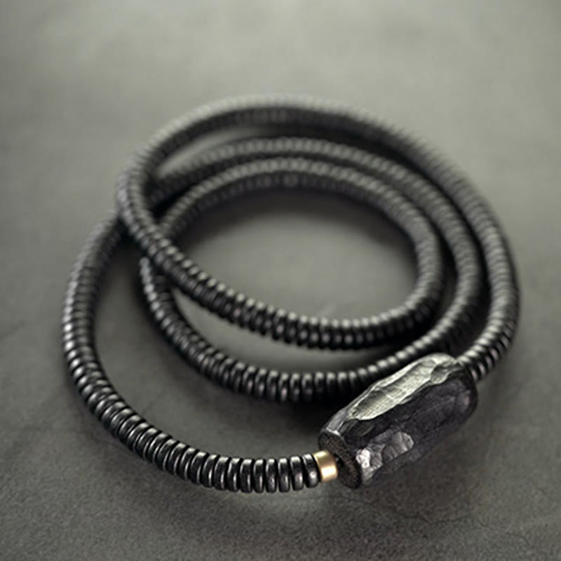 Pulsera de triple vuelta con piedras de Buda, madera de ébano, cobre y latón