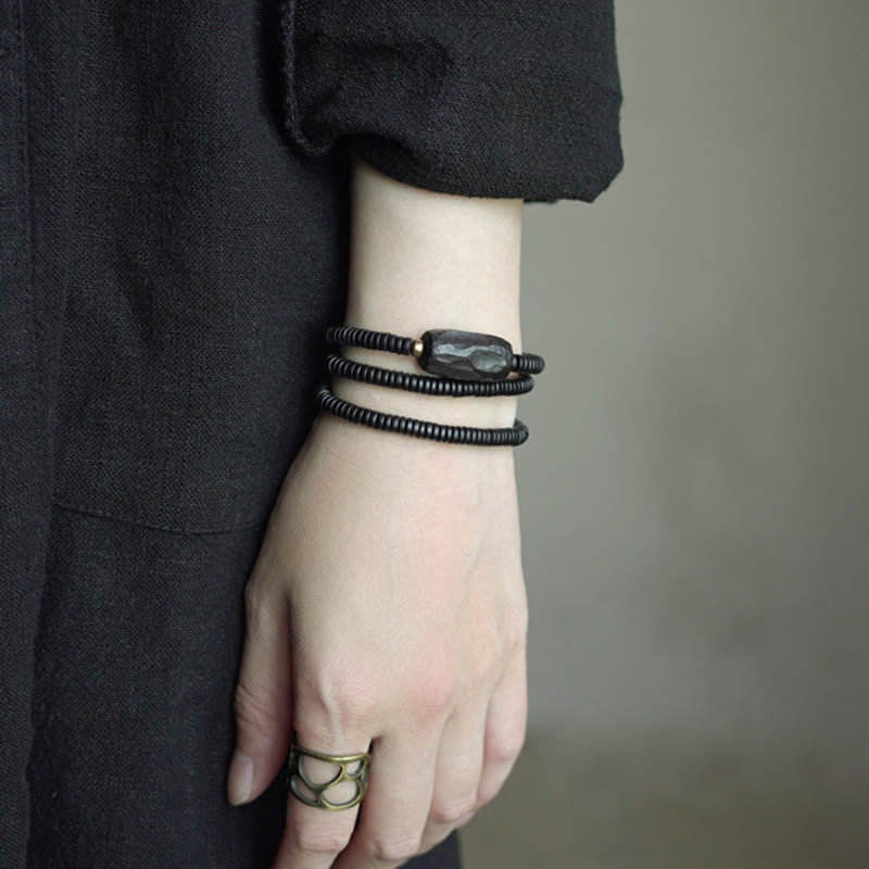 Pulsera de triple vuelta con piedras de Buda, madera de ébano, cobre y latón