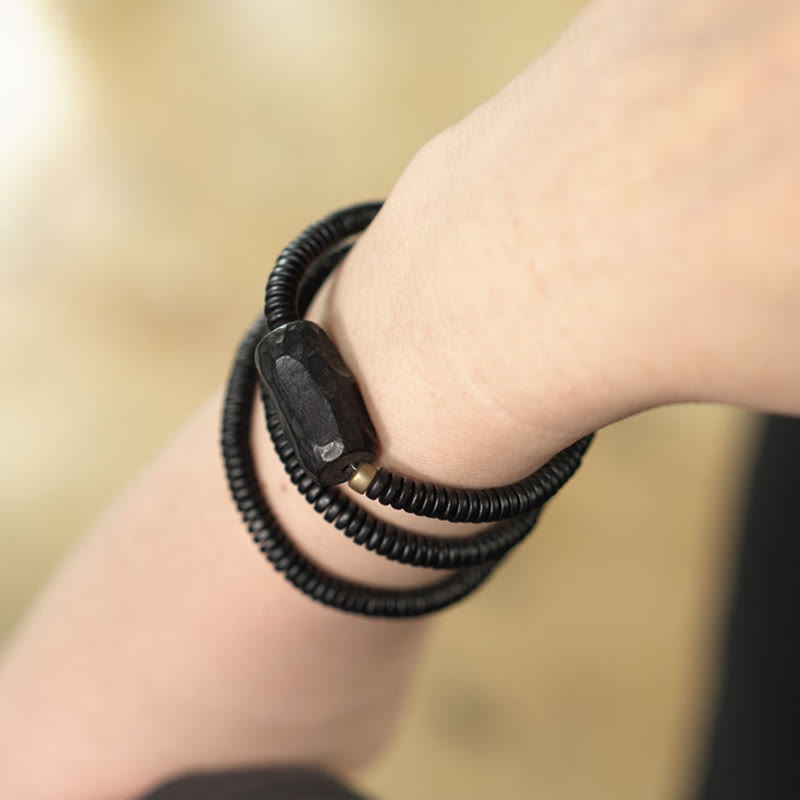 Pulsera de triple vuelta con piedras de Buda, madera de ébano, cobre y latón