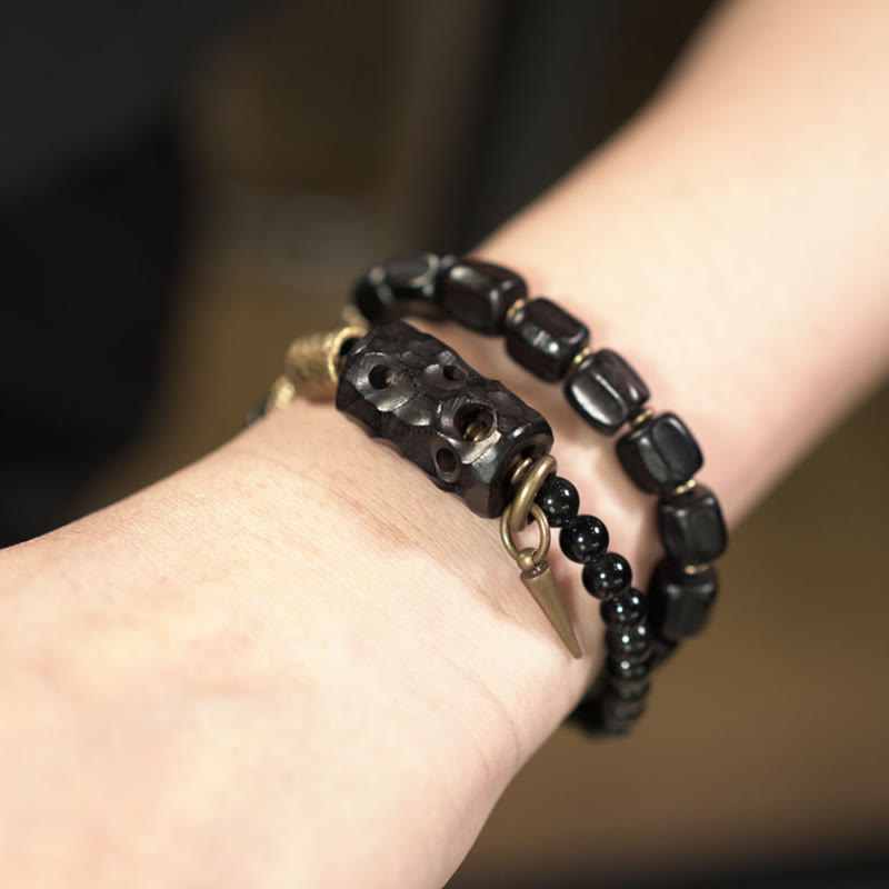 Pulsera de doble vuelta con piedras de Buda, madera de ébano, obsidiana negra, cobre y latón.