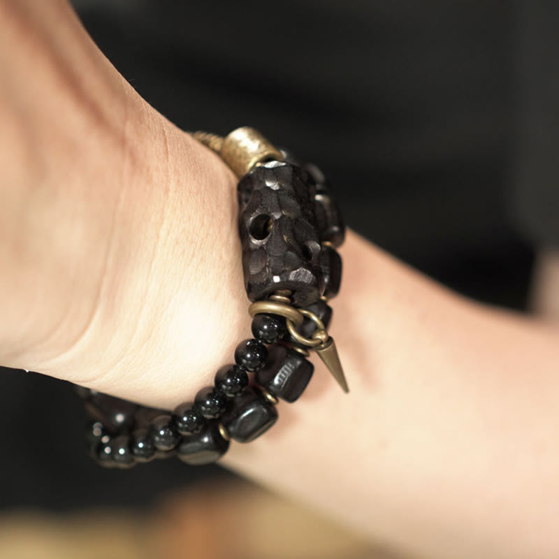 Pulsera de doble vuelta con piedras de Buda, madera de ébano, obsidiana negra, cobre y latón.