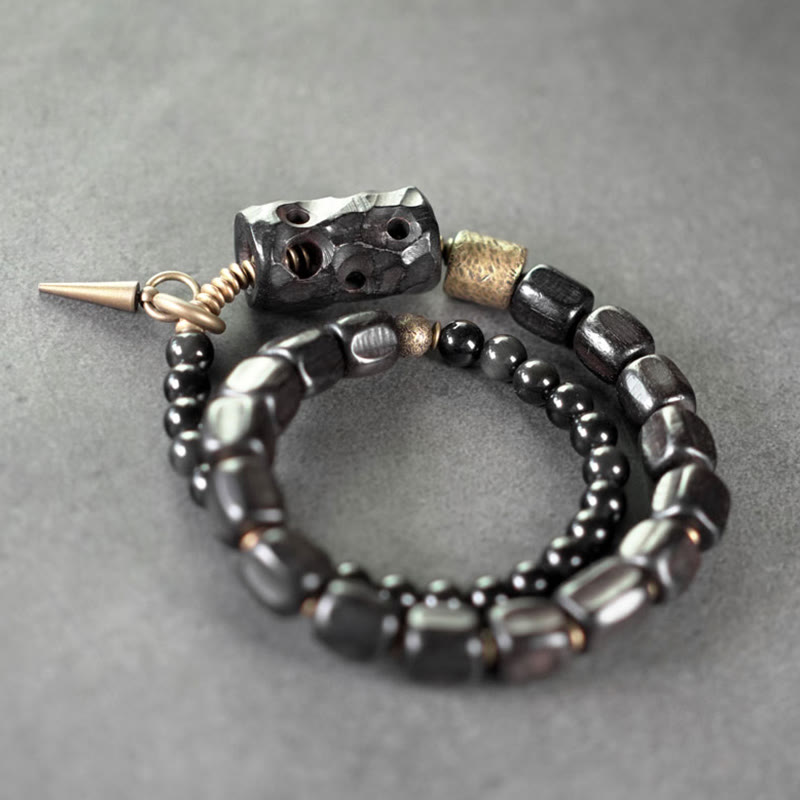 Pulsera de doble vuelta con piedras de Buda, madera de ébano, obsidiana negra, cobre y latón.