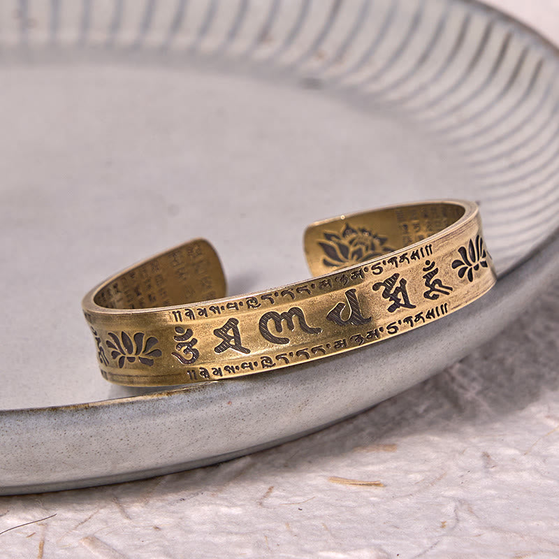 Brazalete de la paz de cobre y latón con seis palabras verdaderas de Buda, Om Mani Padme Hum, Sutra del Corazón, loto